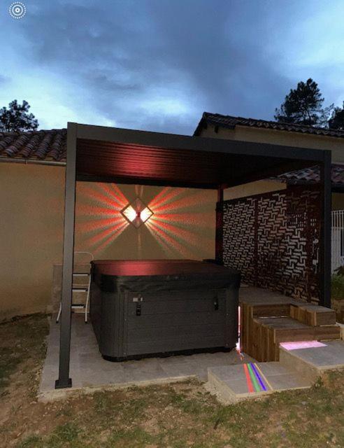 Gite Des Combes Blanches Avec Piscine Et Jacuzzi Frayssinet-le-Gelat Exterior photo