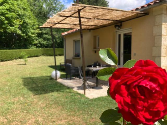 Gite Des Combes Blanches Avec Piscine Et Jacuzzi Frayssinet-le-Gelat Exterior photo
