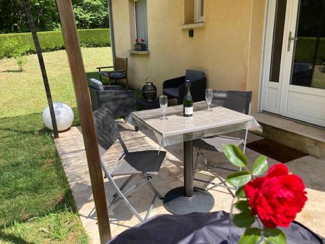 Gite Des Combes Blanches Avec Piscine Et Jacuzzi Frayssinet-le-Gelat Exterior photo