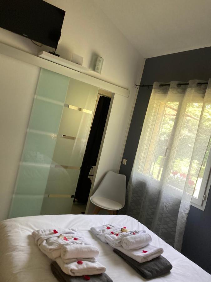 Gite Des Combes Blanches Avec Piscine Et Jacuzzi Frayssinet-le-Gelat Exterior photo